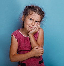Little girl with toothache should see Brampton emergency dentist